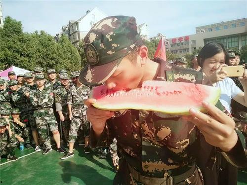 吃瓜群众里的小能手,揭秘网络舆论场中的关键角色