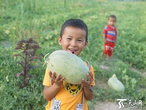 小孩吃瓜群众搞笑图片